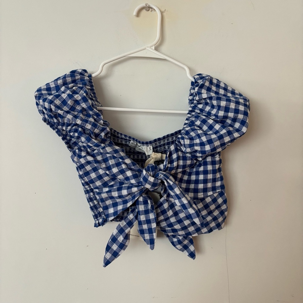 brand new! urban outfitters renewal blue and white gingham tie front crop top💙